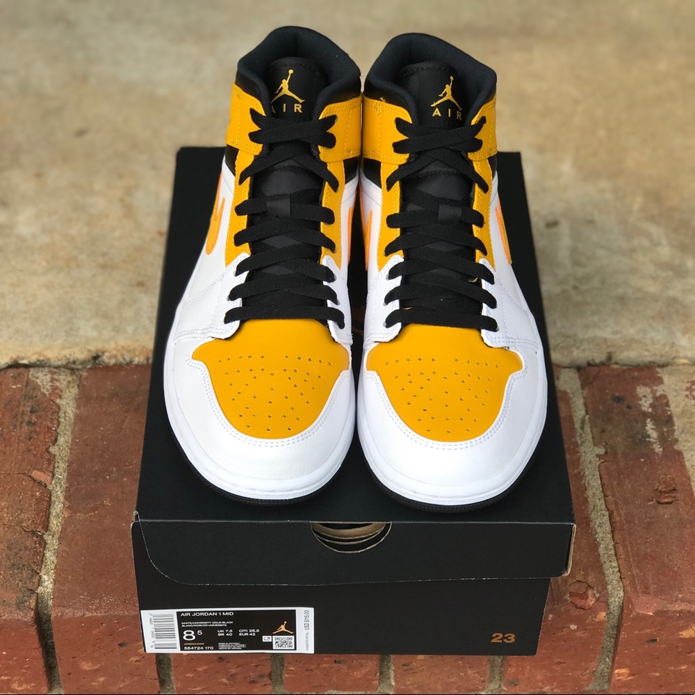 Air Jordan 1 University Gold Sz 8.5 (2021) - Picture 4 of 9